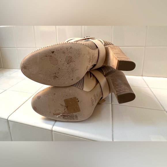 Fendi Nude Perforated Heeled Boots - Picture 7 of 13